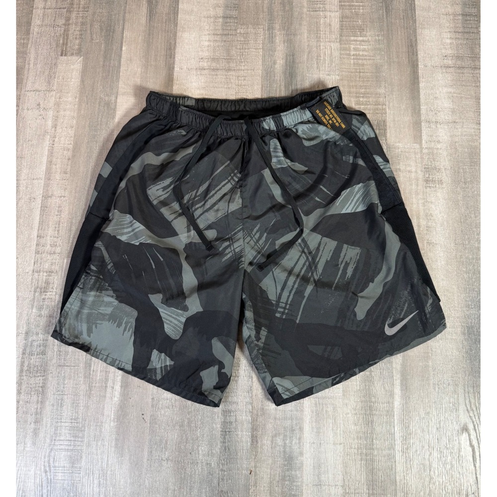 Nike Dri-FIT Challenger Mens Small Camo Running Shorts Grey Black 7in